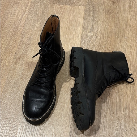 Madewell Citywalk Lugsole Lace-Up Black Leather Boots - Picture 5 of 11